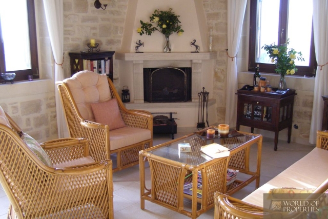 web_09 living room.jpg